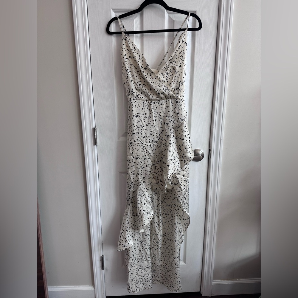 STRUT & BOLT Black & Cream High Low Ruffle Wrap Style